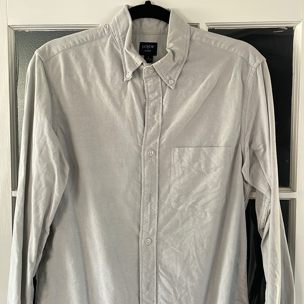 Mens long sleeve Oxford button down, size small.